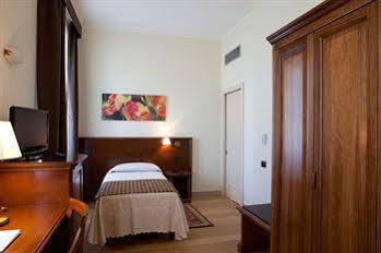 & Centro - Stazione Porta Susa 3* Turin